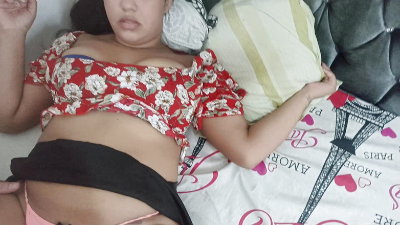 Pikaa6: 남친과 섹스하지 않아서 옆집의 큰 소년에게 전화했어