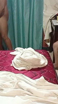 Моя дівчина любить дивитися, як я трахаю свою зрілу мачуху