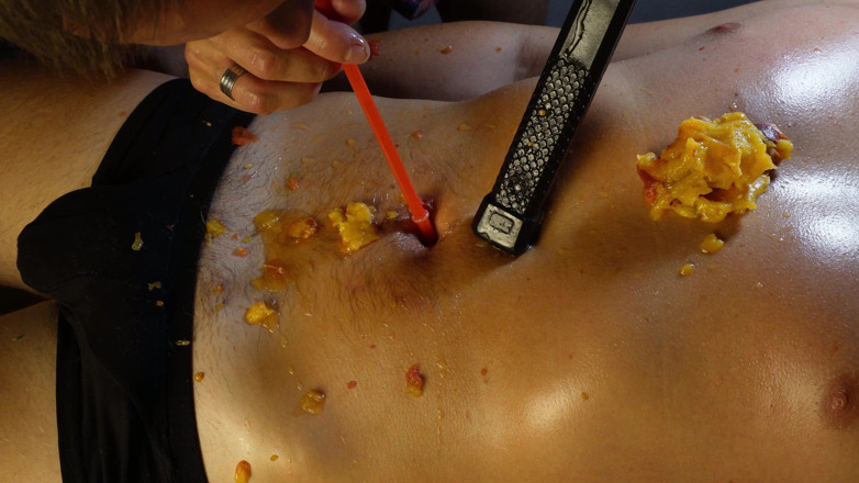 Navel fans: Gioco profondo dell'ombelico ripieno di frutta riempito di sperma