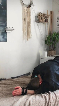 Succubus Vilu Vidish pinnar ung präst