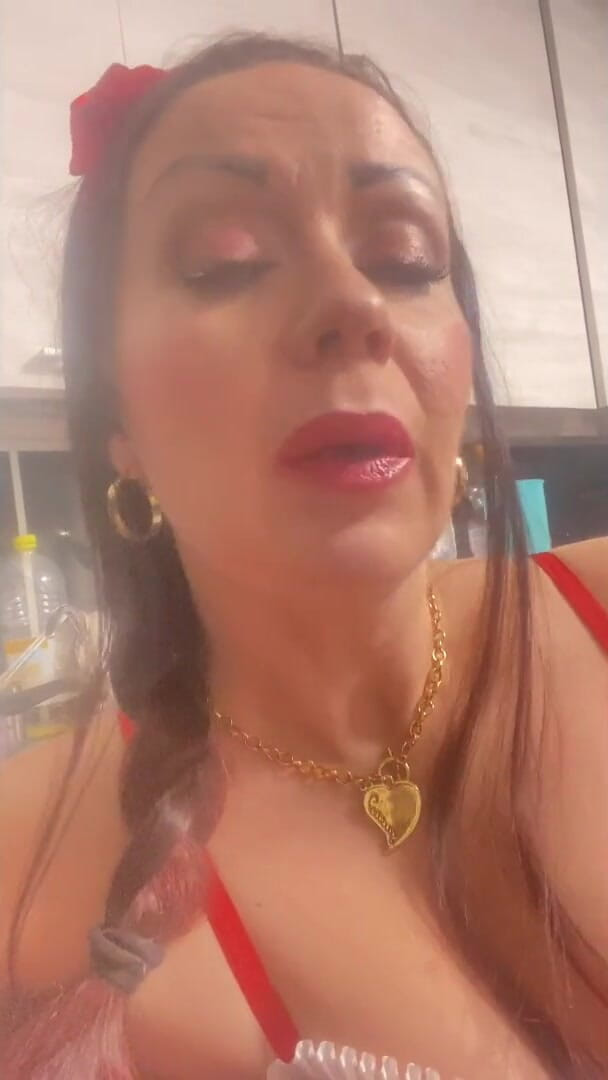 BambiAmbita: Bambi como um pouco de capuz vermelho no episódio de...