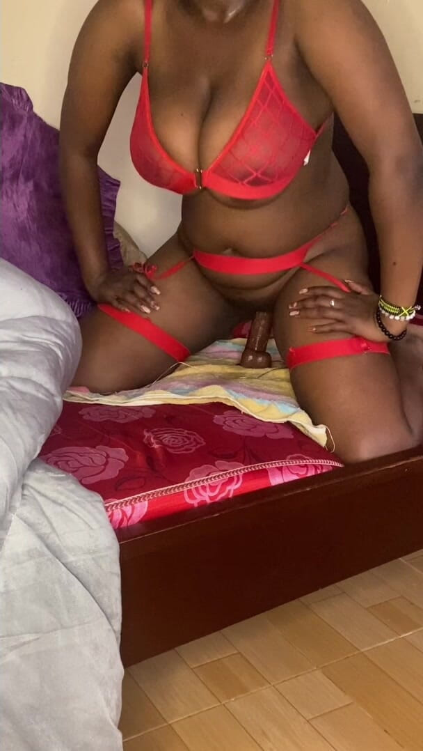 Cursed Temptress: Black sexy, show de lingerie rouge