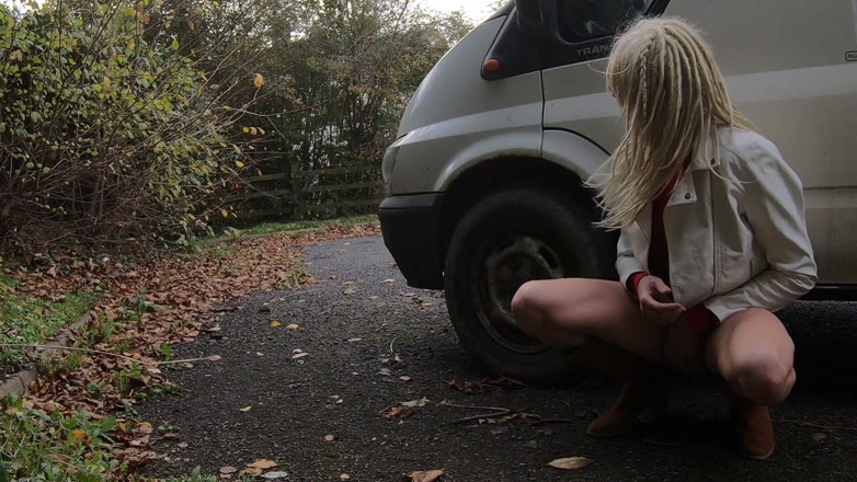 The Midnight Minx: Crossdresser carpark flasher