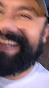 Řidič kamionu šukal mé ženě zadek v autě, zatímco jsem čekal
