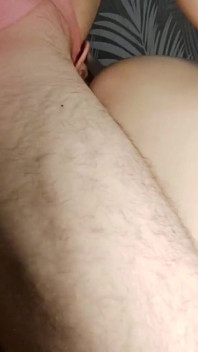 Minha meia-irmã adora quando eu fodo seu anal e buceta ao mesmo tempo com um enorme vibrador