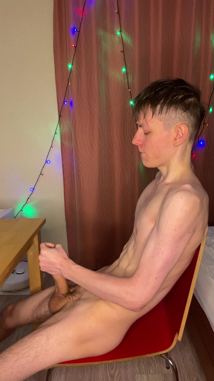 Morflot24: Tưởng tượng người bạn thân nhất làm cho twink xuất...