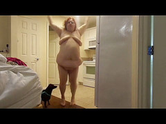 BBW nurse Vicki adventures with friends: SSBBW sestřička Vicki se protahuje ve své ložnici