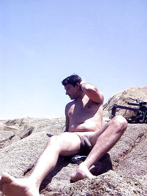 Boy top Amador: Masturbándose en el playa