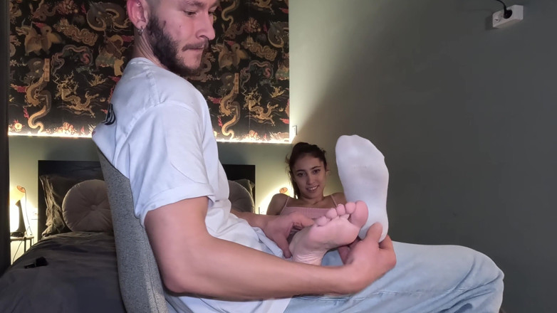 Alex Goes: Sevimli İtalyan hatun Eva Generosi beni ayaklarıyla sikiyor