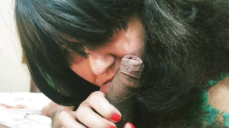 Bolly Karma: Супер горячая шлюшка получает удовольствие от большого члена