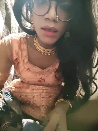 Keerthanakeerthi95: Hintli kadın kılıklı kadın ve boşalıyor