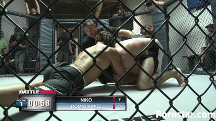 Pornstars: Blonde schönheit sophie dee surround boxing verlierer mit ihren dicken...