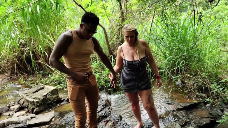 Tiffany Montavani: Sesso selvaggio nella giungla alla cascata
