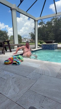 Algo De Juego En La Piscina En Un Par De Fondos