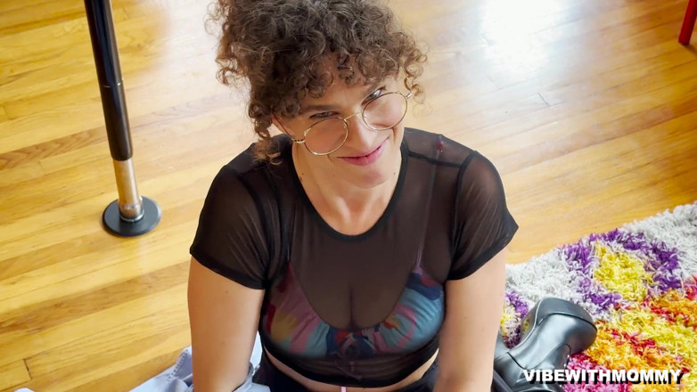 VibeWithMommy: 私はあなたのお尻を指で触れながら私の口の中に精液。