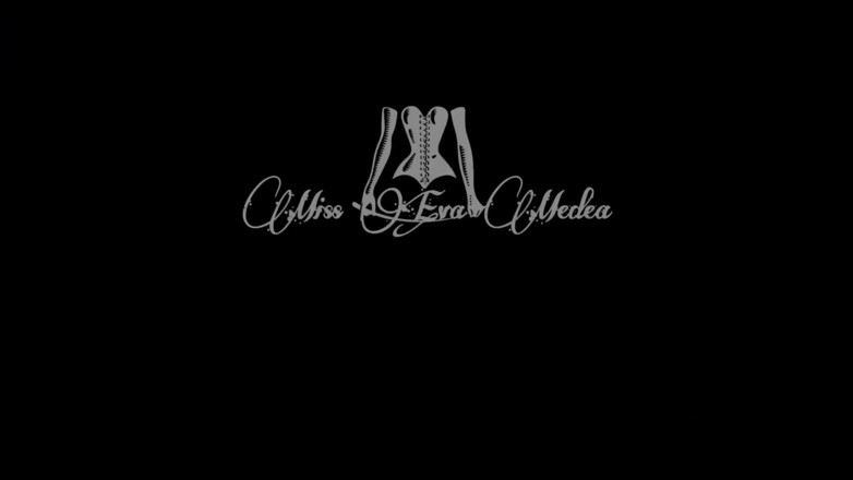 Miss Eva Medea: Ayak basıyorum pisliği yalamak için canlı