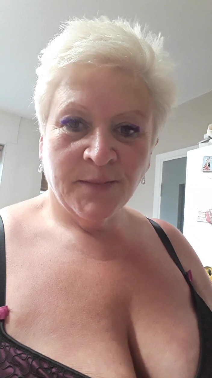 Uk Joolz: Зрелые каблуки и чулки со швом