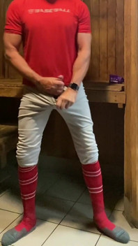 Noch eine heiße und geile Edging-session von Dilfjockdad87 in der sauna