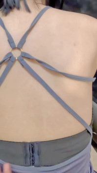 Po tym, jak współlokatorka została przyłapana w łóżku podczas pornograficznej transmisji na żywo?