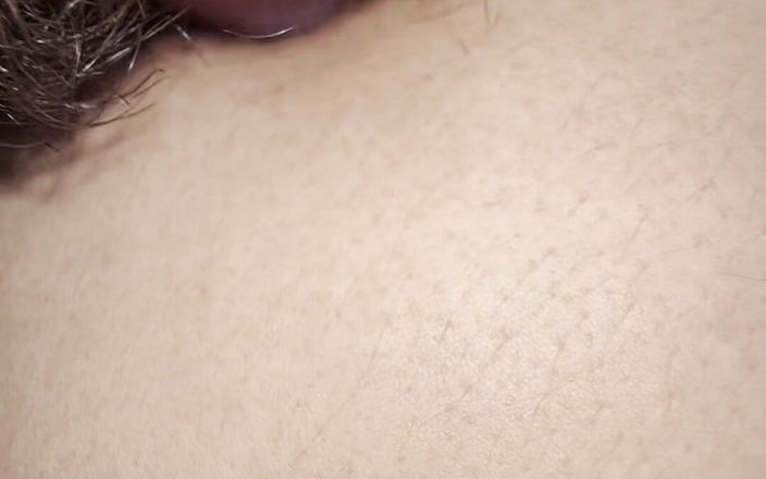 Aliasha12: Mallu styvbror fingrar och suger bröst