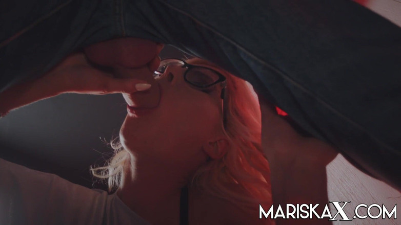 Mariska x: 그녀의 여친 Tina가 따먹히는 걸 좋아하는 마리스카