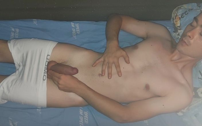 The college boy: Sensuele masturbatie in witte boksers - Onlyfans @the-studente