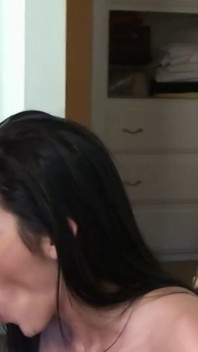 Bodies escena 1 trío con dos morenas tetonas muy viciosas Jessica Valentino y Veronica Rayne
