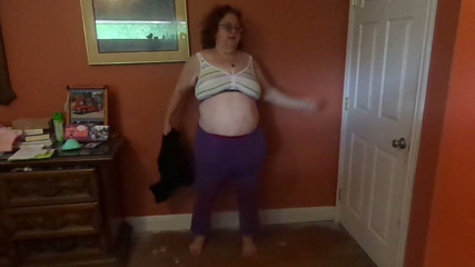 BBW nurse Vicki adventures with friends: Strippen und masturbieren sie nur mit nur meinen roten tangas...