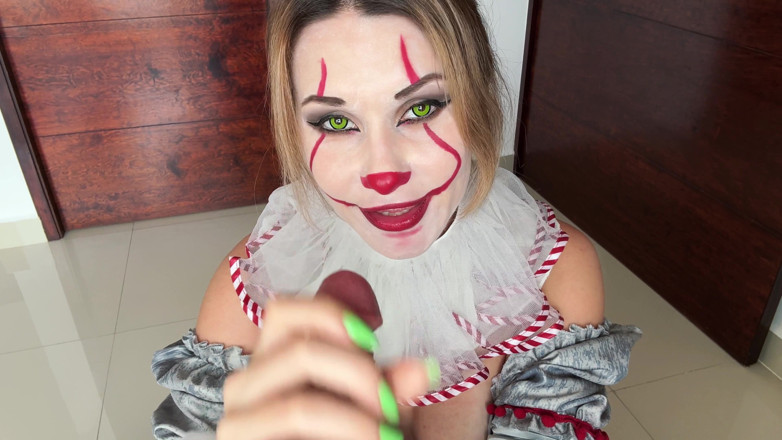 Mrs Peachesxx: Pennywise minta kamu nyepong kontolnya - pov clown facefuck