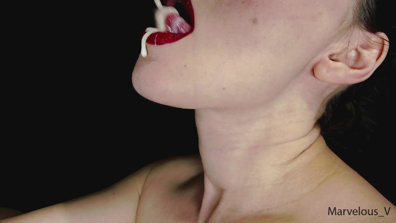 Marvelous V: Bibir merah seksi panas menjilati dan mengisap lollypop dan makanan...