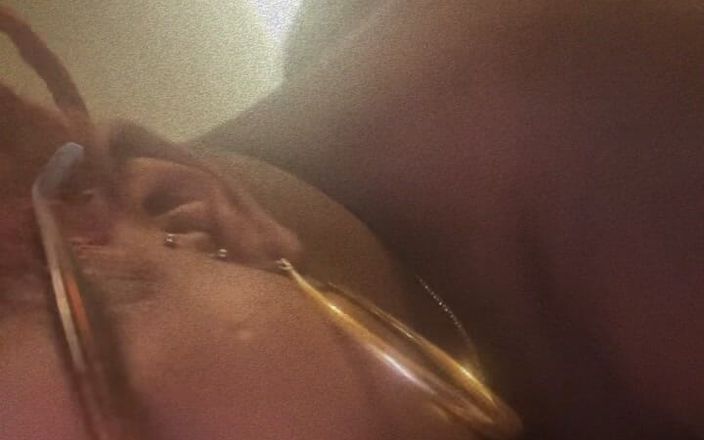 Mz Dee: Diversão com vibrador