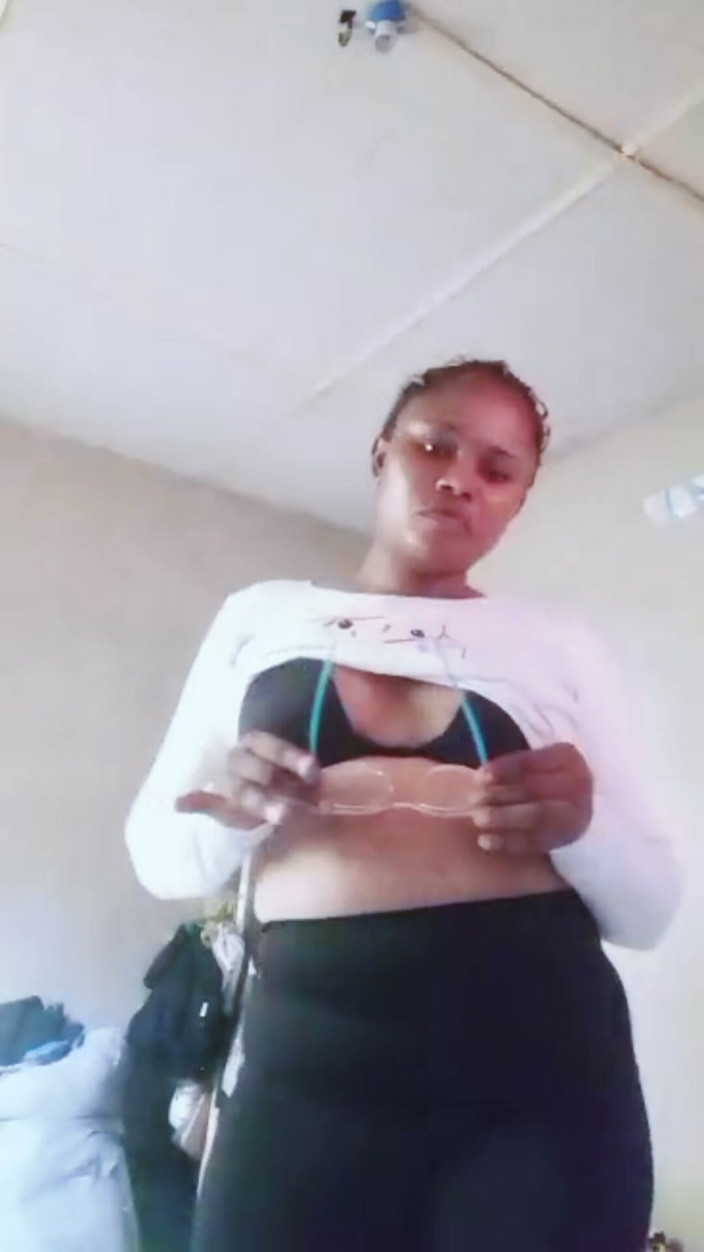 Lovelee: Sexy lichaam en vers poesje