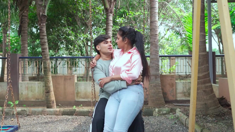 Desi Maal studios: Calda zia ha chiamato il suo ragazzo al giardino e...