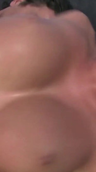 흑인 대물 자지에게 따먹히는 핫한 아시아 갈색 머리의 거리 소녀