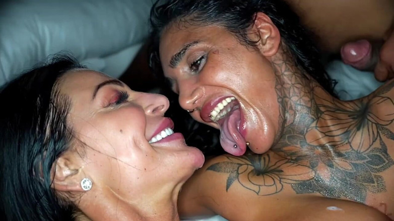 TYRARIDE: Zwei verrückte MILfs teilen sich einen massiven bbc