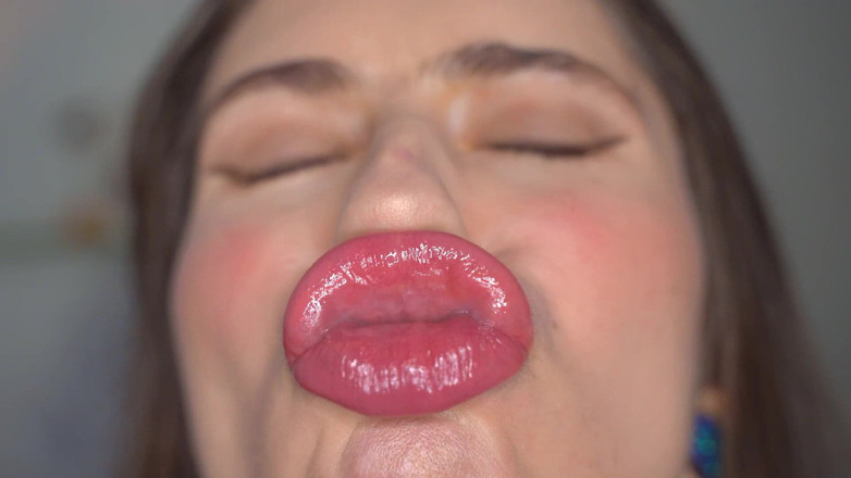Rarible Diamond: Sexy Girl Lip Smelling Gfe