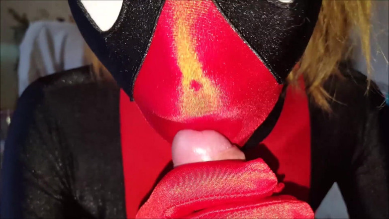 Nylon Xtreme: Zentai Kostým holky Deadpool, kouření