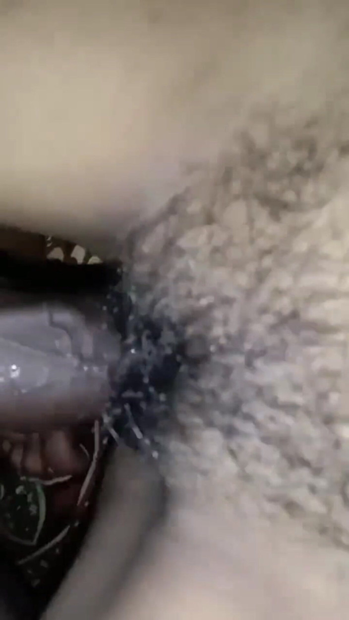 NixLeno: Indická chlupatá kundička přítelkyně šuká indické misionářské porno