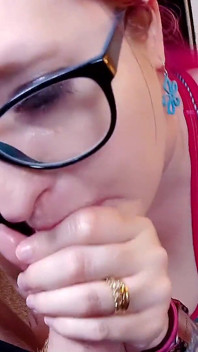 Deepthroat Titfuck MILF končí w / výstřik na obličej