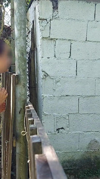 La ducha no funciona, una mujer casada le pide ayuda al cuidador de la granja con solo una toalla y paga con sexo