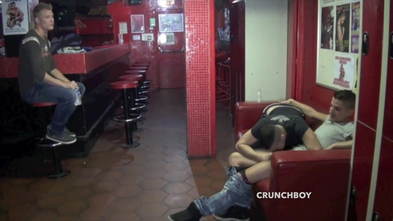 Crunch Boy: Dimtri zerżnięta przez youjgn striaght arab ciekawy