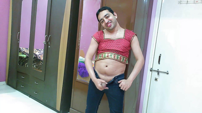 Cute & Nude Crossdresser: Sexy sissy travestito effeminato Sweet Lecca-lecca in un top e...
