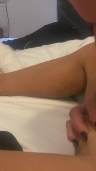 Sepong kontol pagi-pagi di ranjang