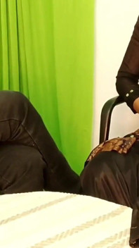 Elia ha fatto sesso con il dottore (anale, video completo di sesso)