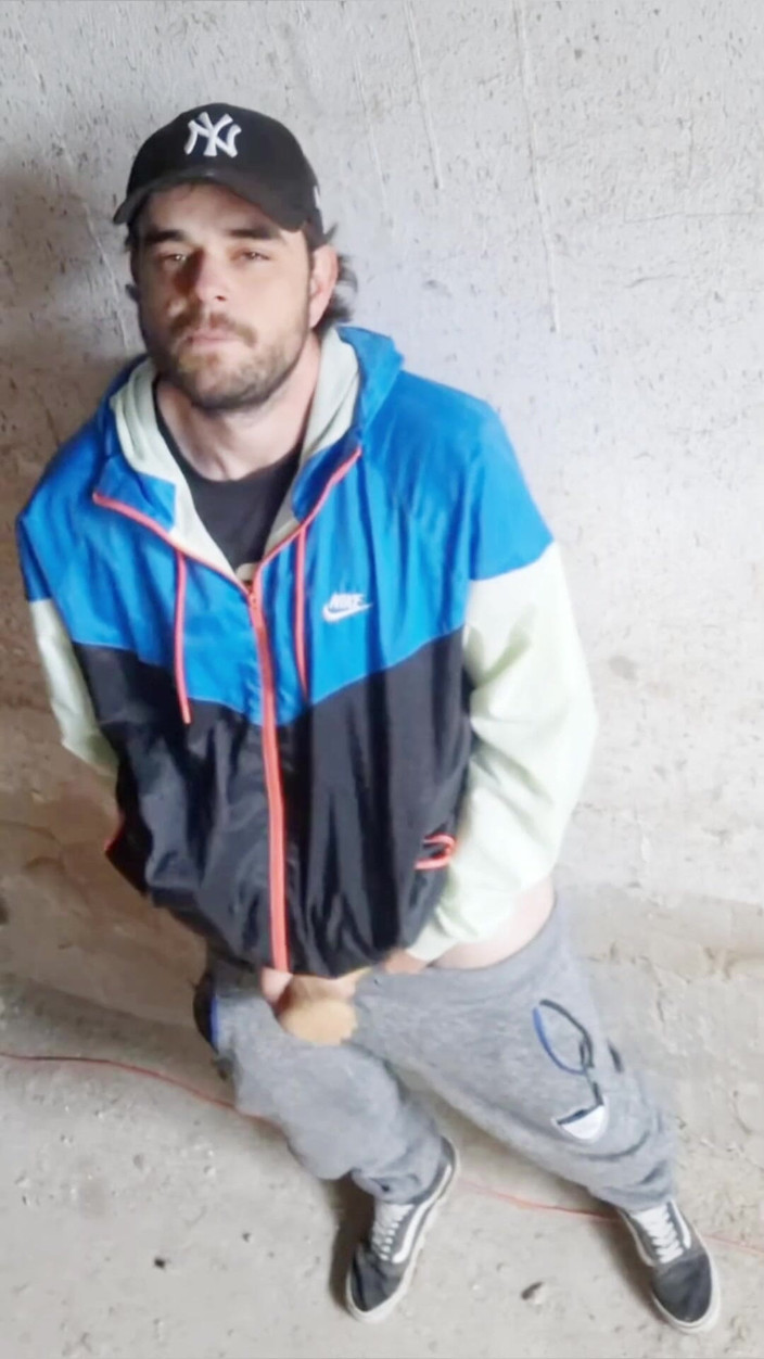 jerkofflover: एक परित्यक्त इमारत में जहां मैं हस्तमैथुन करने जाता हूं