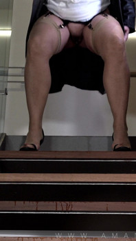 मूत रही milf(चोदने लायक मम्मी) Moreno