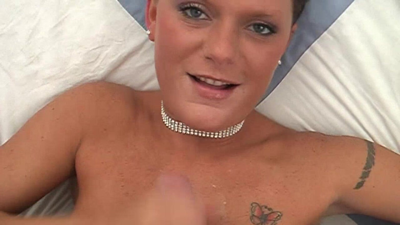 Oldschool X: MILF chupa pau profundo e leva facial grosso