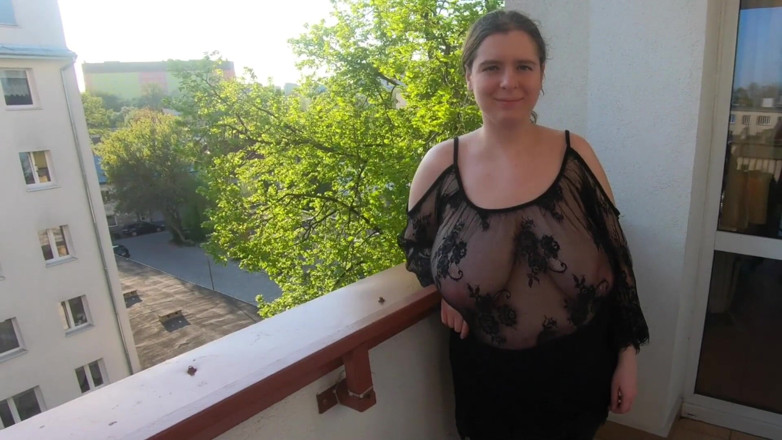 Lingerie Review: Sansürsüz transparan bluzlar deniyor