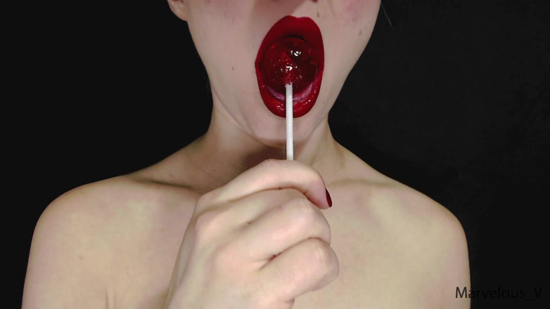 Marvelous V: Labios rojos sexy calientes lamiendo y chupando lollypop y otra...