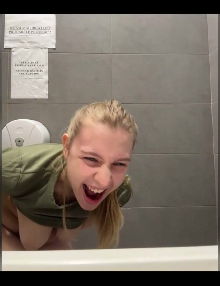 JuiceLussie: 첫 두구멍 삽입. 큰 자지로 애널 섹스